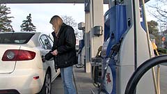 Vicktoria opening her gas tank